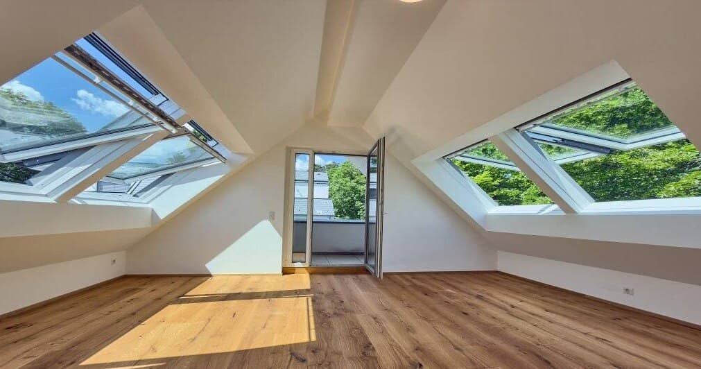 HOCHWERTIGE DOPPELHAUSHÄLFTE MIT GARTEN - STELLPLÄTZE - KELLER IN TRAUMHAFTER LAGE!