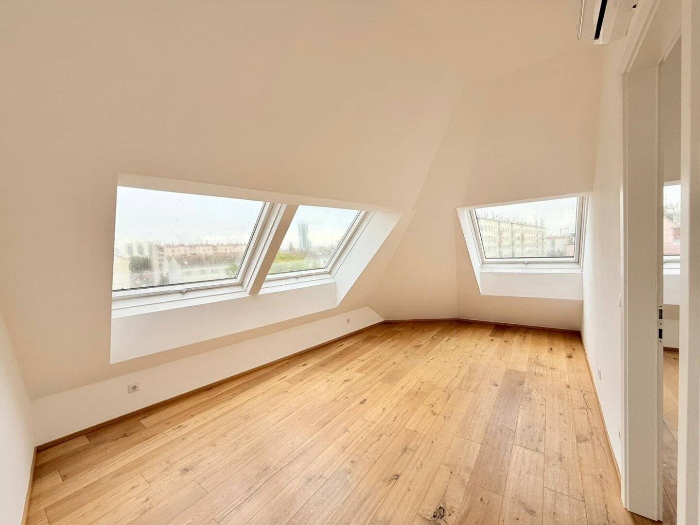 Rendite Zinshaus mit 15 Dachgeschosseinheiten! Ideal für Anleger!