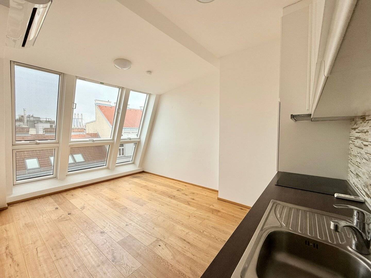 Rendite Zinshaus mit 15 Dachgeschosseinheiten! Ideal für Anleger!
