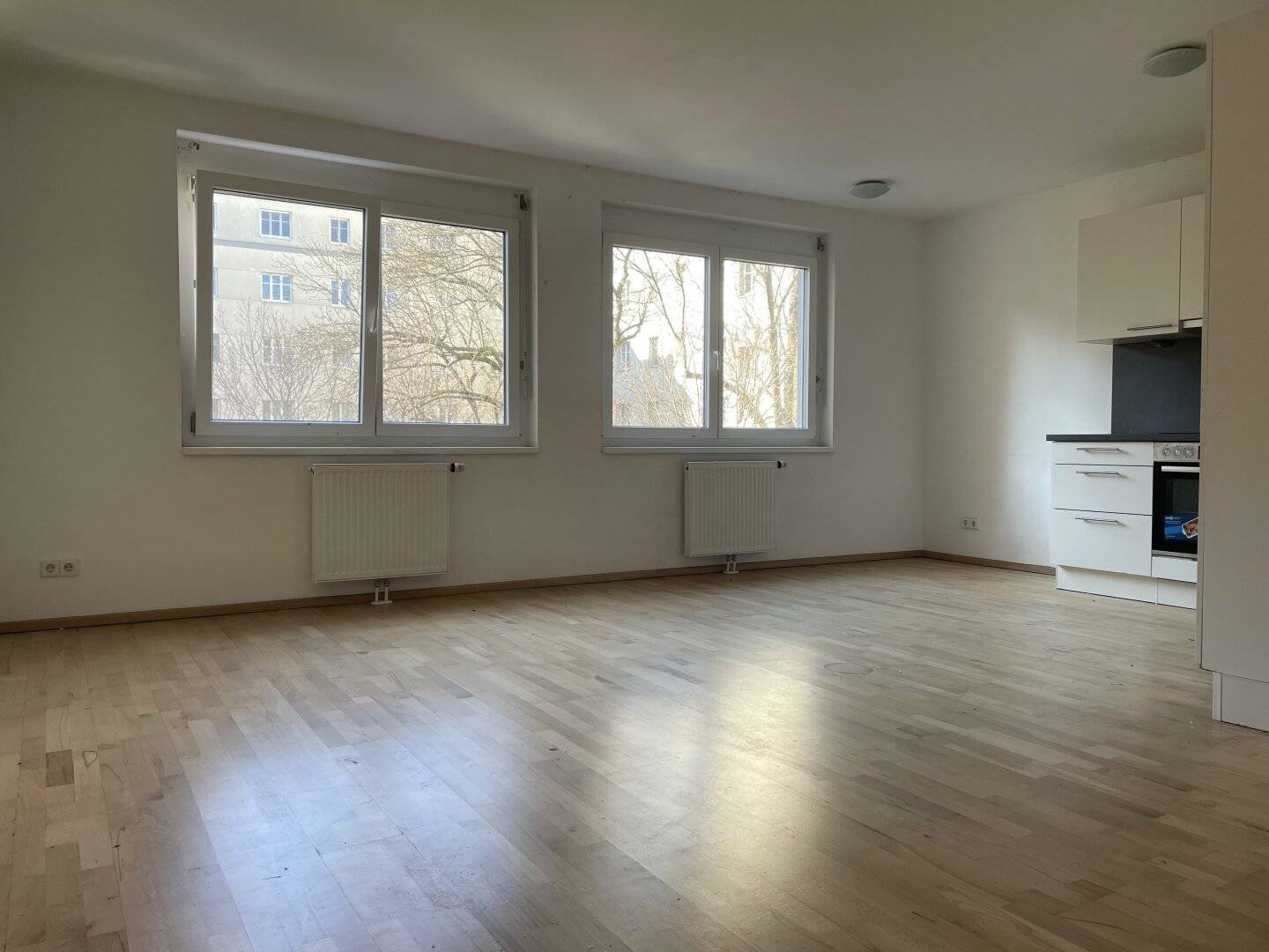 Apartment in need of renovation at Handelskai
