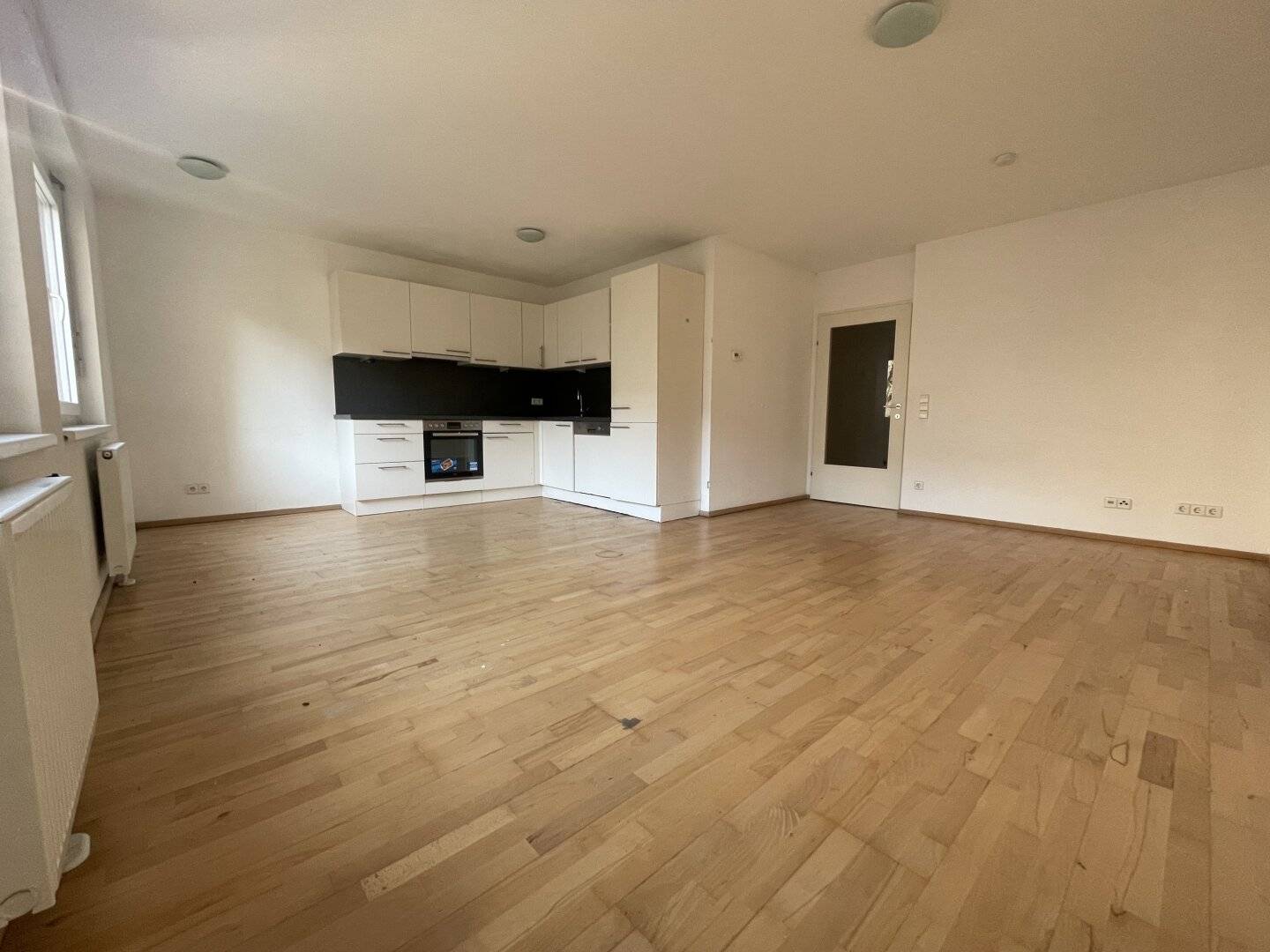 Apartment in need of renovation at Handelskai