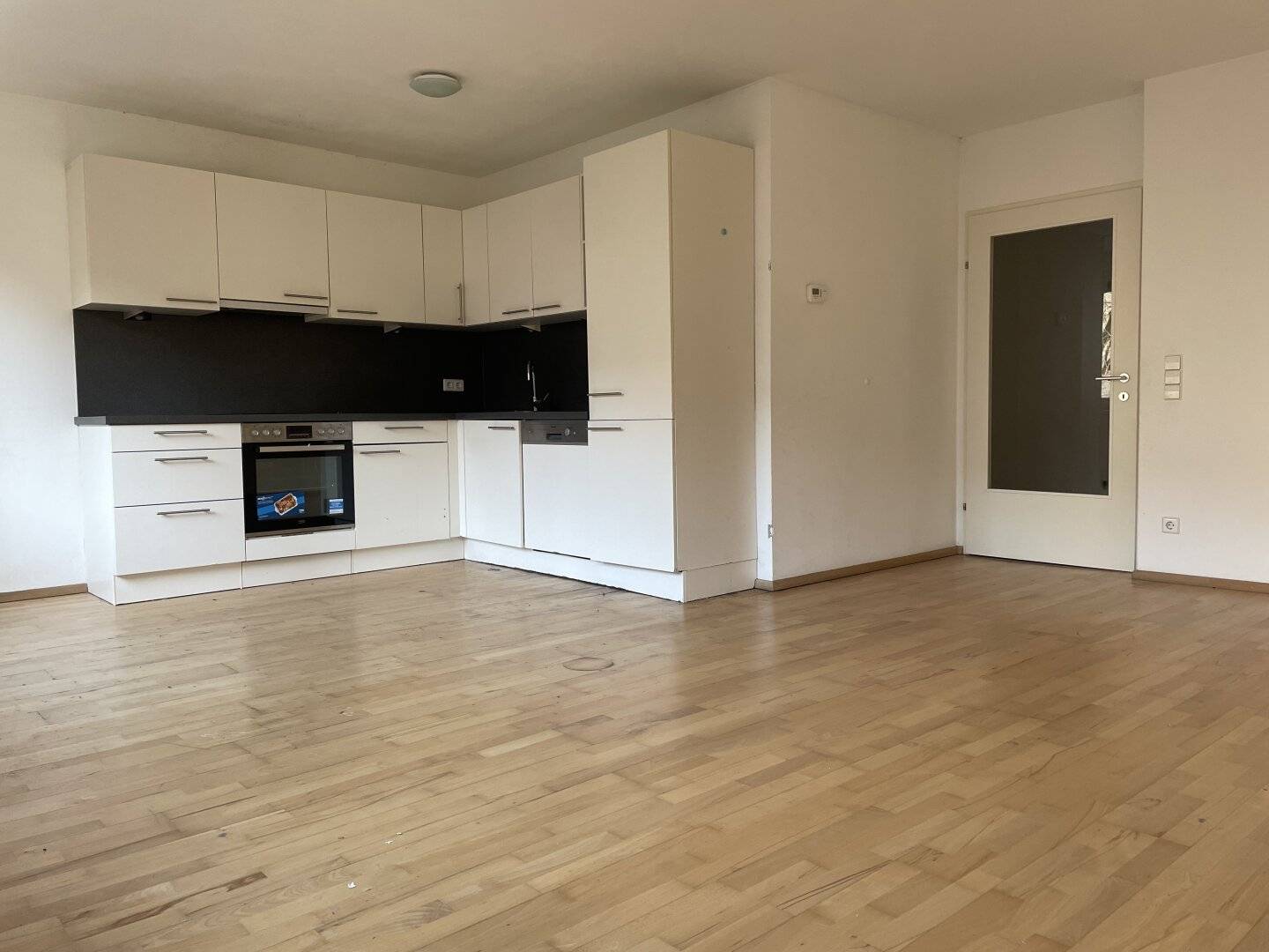 Apartment in need of renovation at Handelskai