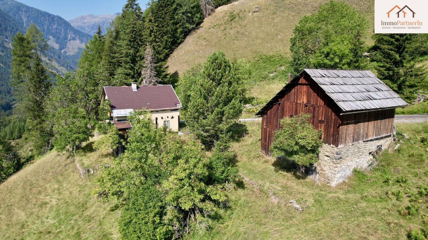 Farmstead with 1.07 ha in Teuchl – Place of longing for committed renovators