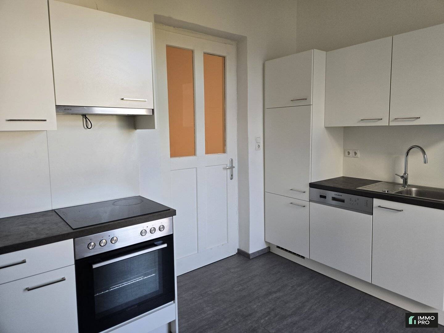 Central 2-room apartment with balcony