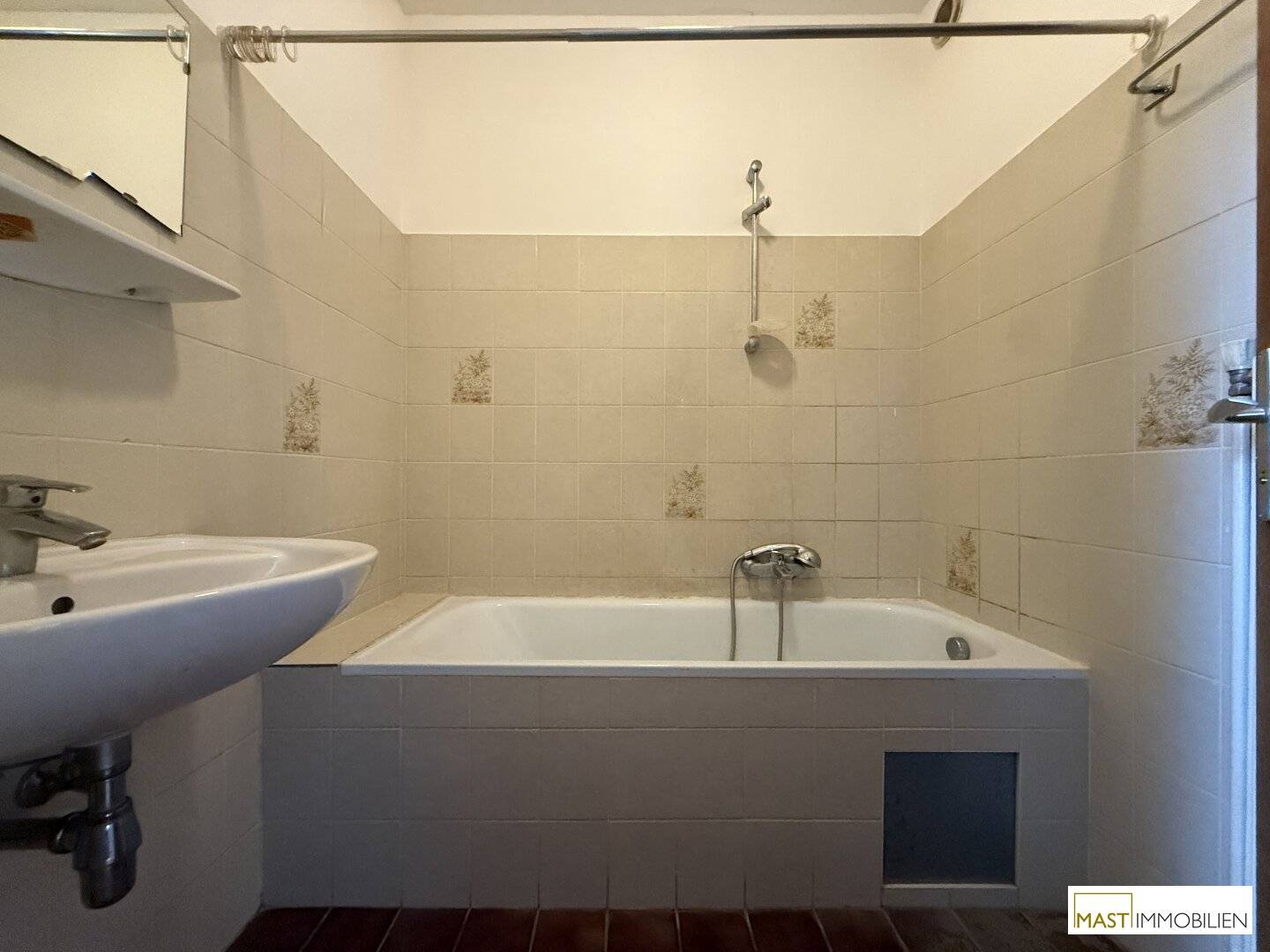 Perfect 1-room apartment with kitchen directly in Berndorf including heating
