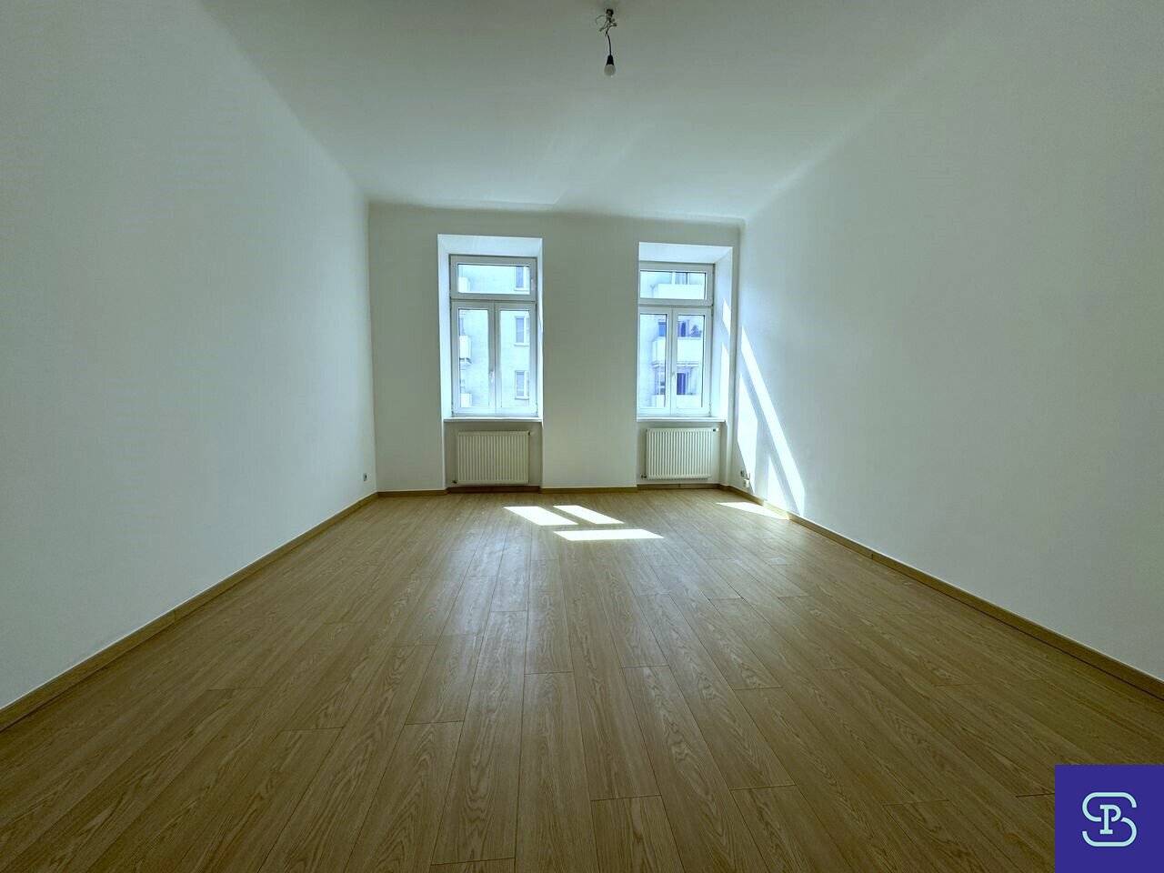 Commission-free Open-ended 64m² period building apartment with 2 rooms and lift - 1200 Vienna