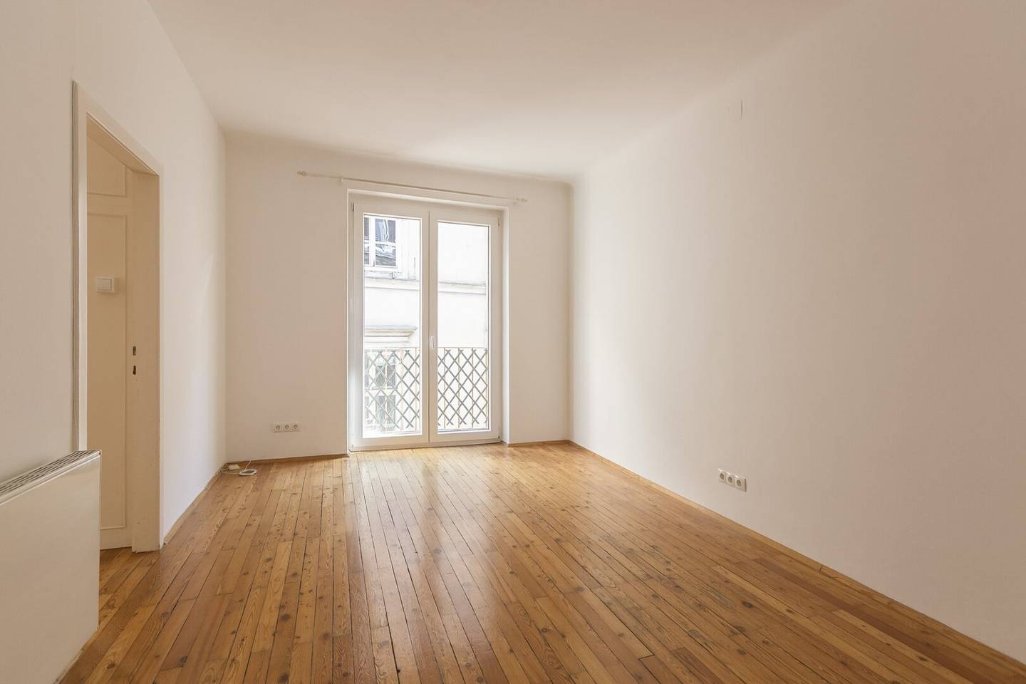 Charmante Drei-Zimmer-Wohnung mit Balkon nächst Albertina