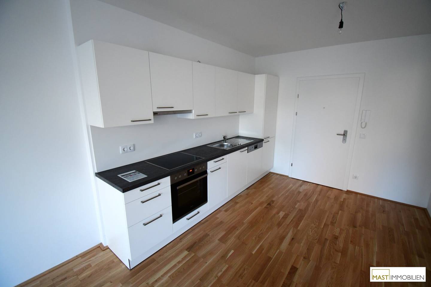 Top-floor in absolute quiet location - 2-room apartment including EWE fitted kitchen