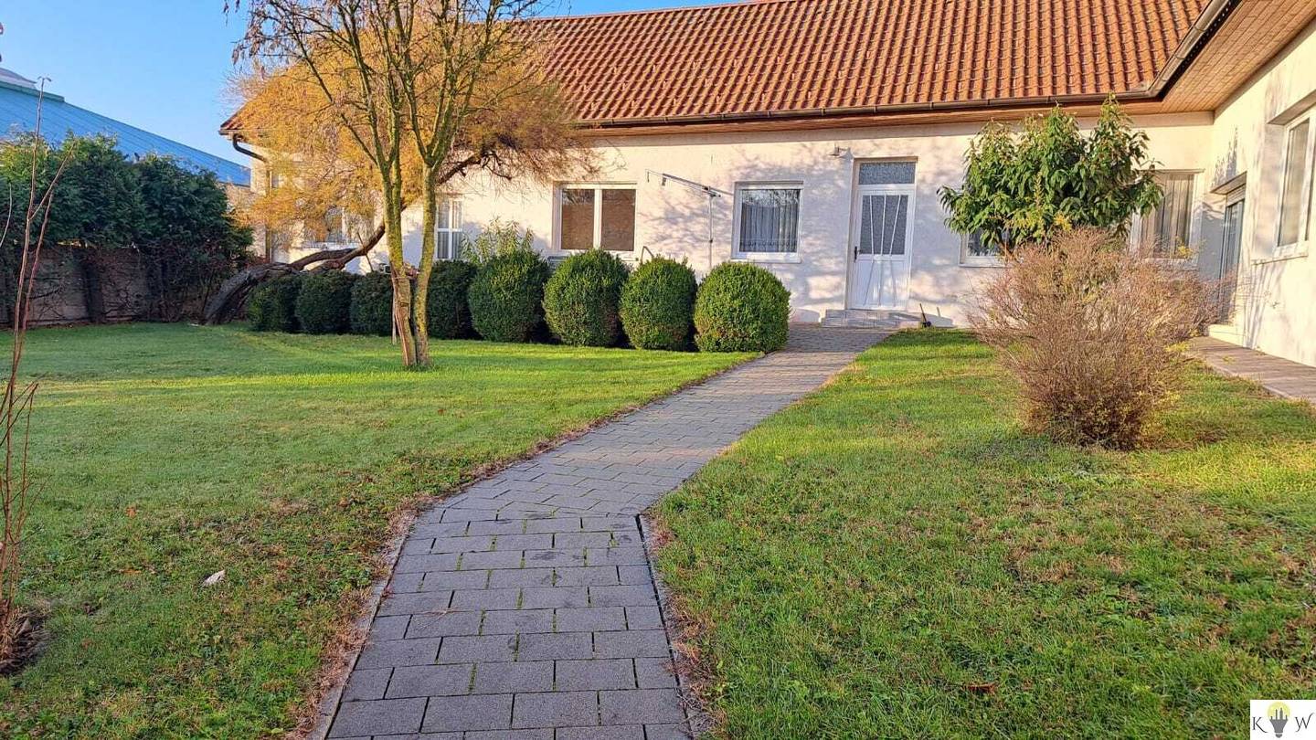 Spacious single family house with plenty of space and versatile usage options in Wallern
