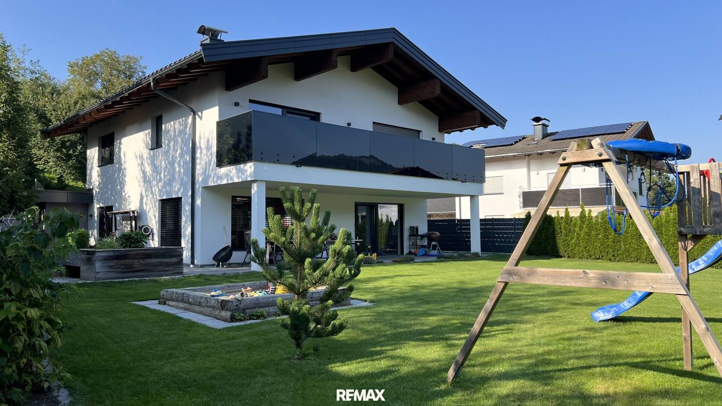 Modernes Einfamilienhaus mit Sauna, Südterrasse und Garten