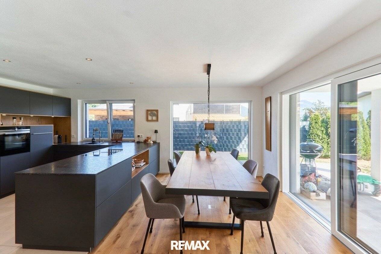 Modernes Einfamilienhaus mit Sauna, Südterrasse und Garten
