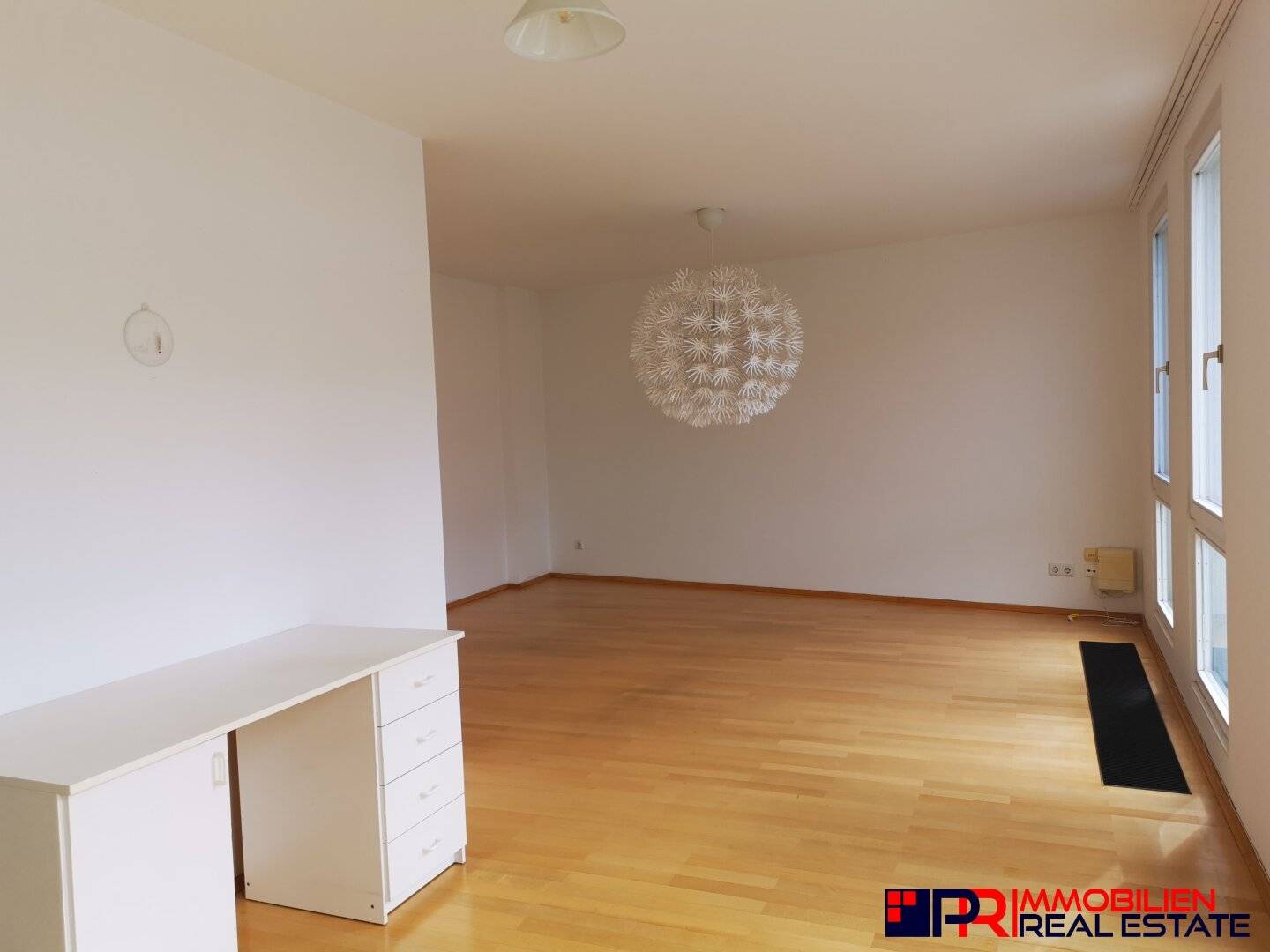 Single-Wohnung mit Schlafnische und Gemeinschaftsdachterrasse direkt beim Karlsplatz!