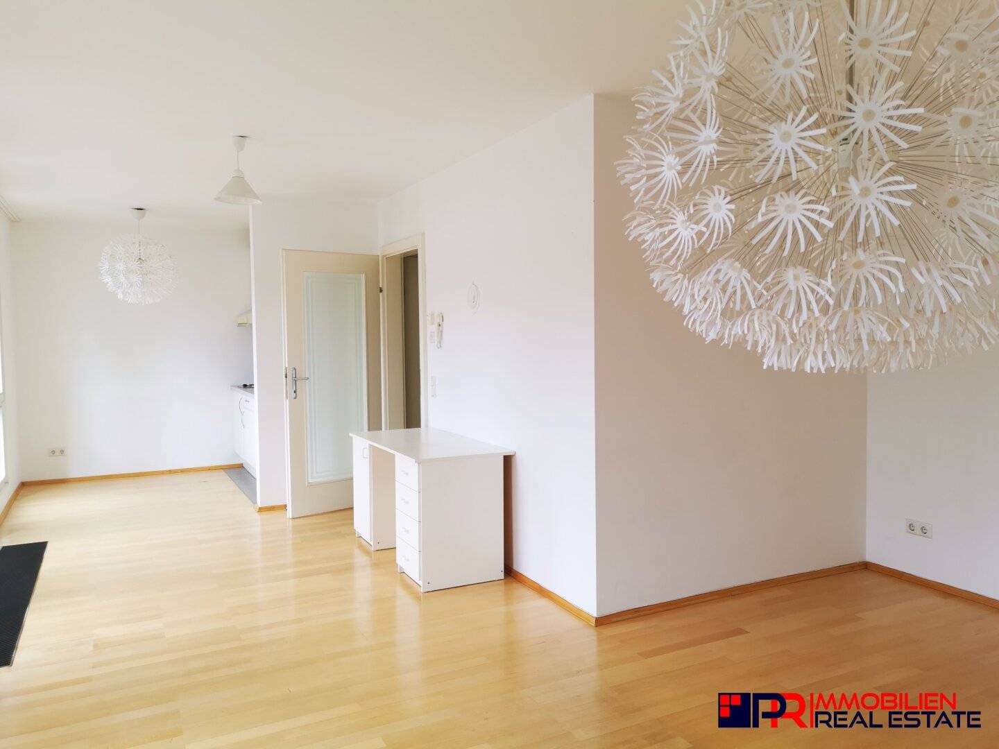 Single-Wohnung mit Schlafnische und Gemeinschaftsdachterrasse direkt beim Karlsplatz!