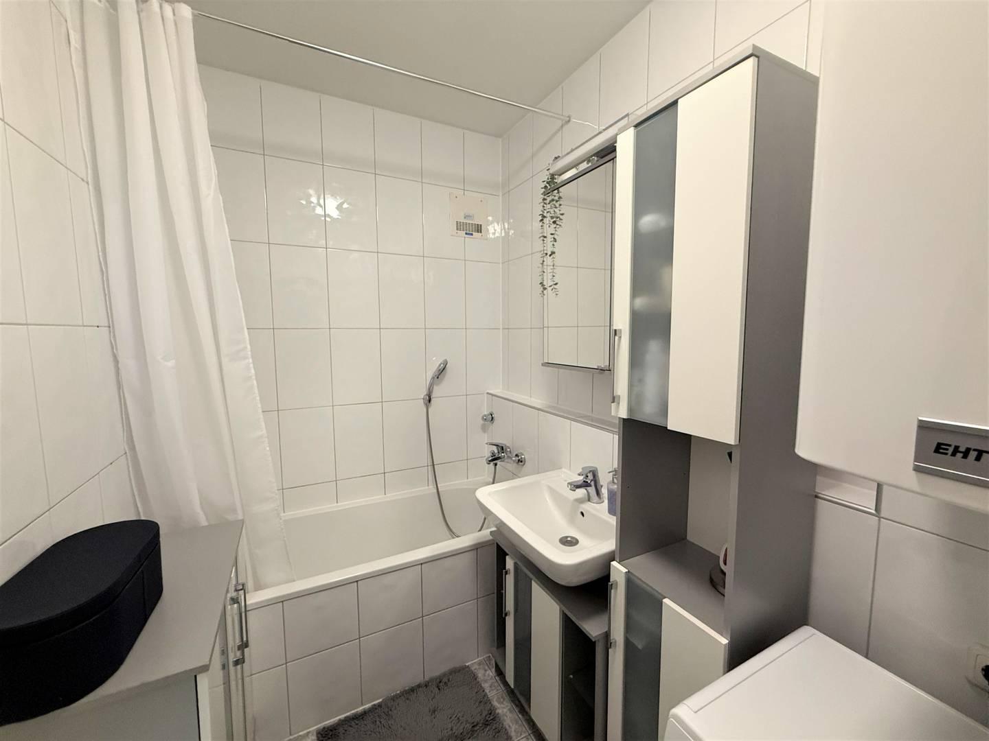 Well maintained apartment with modern kitchen and bright rooms