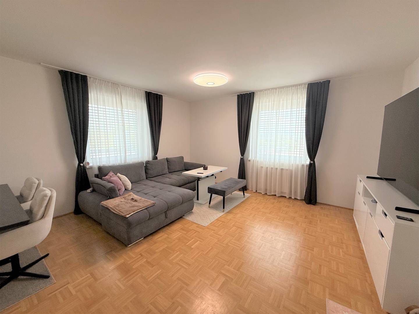 Well maintained apartment with modern kitchen and bright rooms