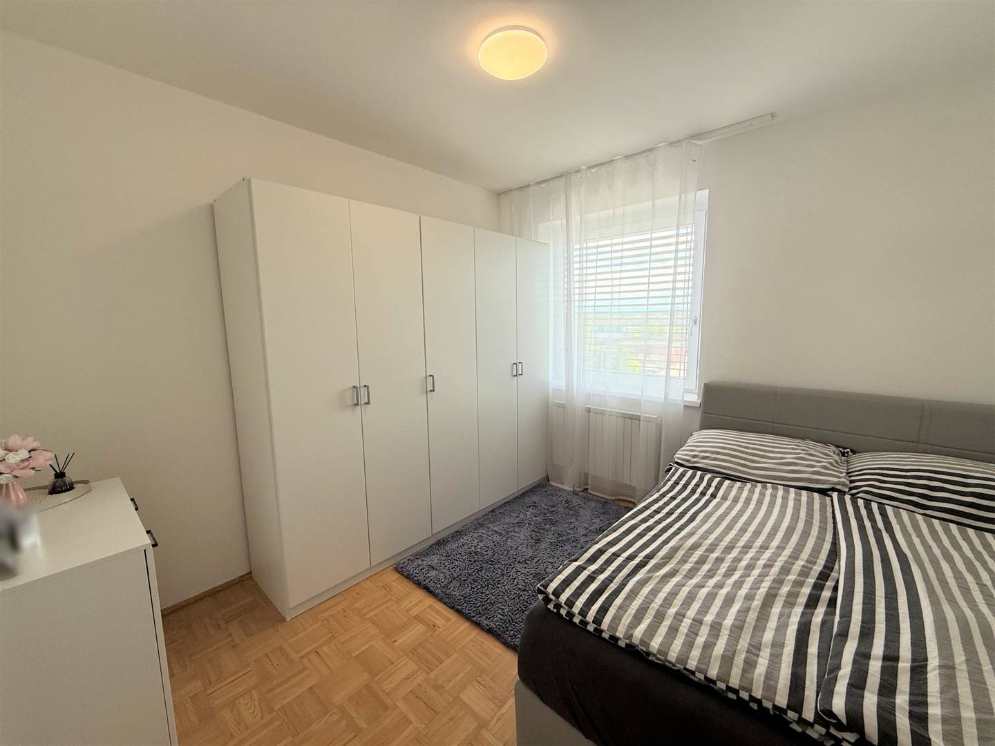 Well maintained apartment with modern kitchen and bright rooms
