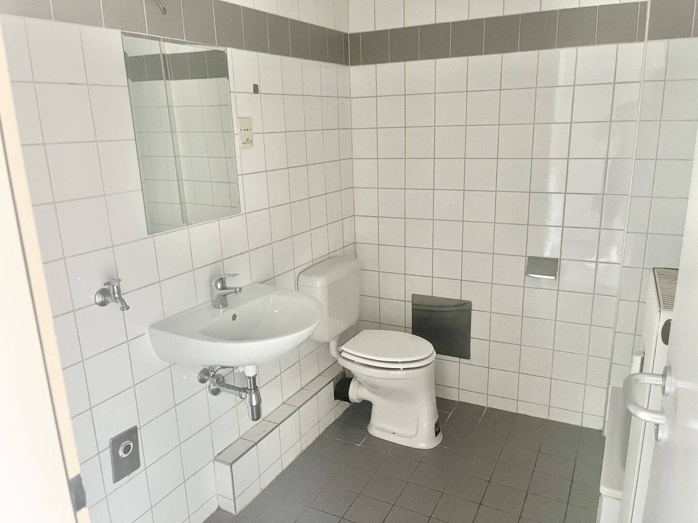 Bright 1-room apartment near U3 Station Ottakring