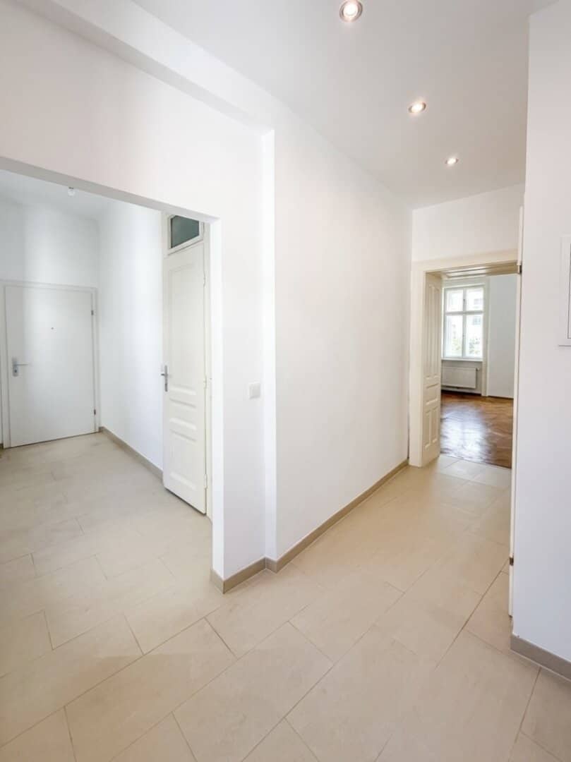 Renovated Old Building Studio in a Good Location