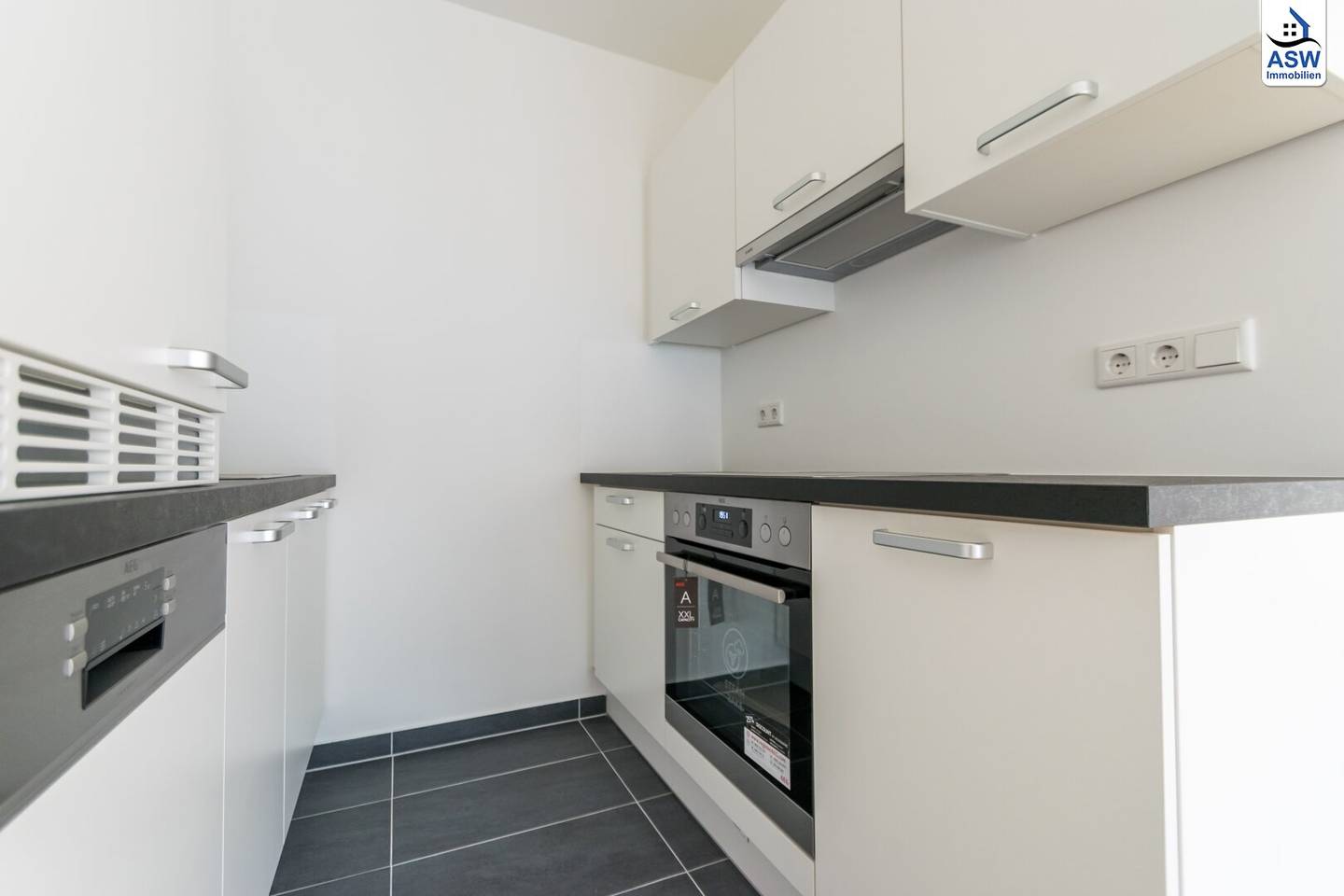 Modern, stylish 1-room apartment with French balcony near Meidling station