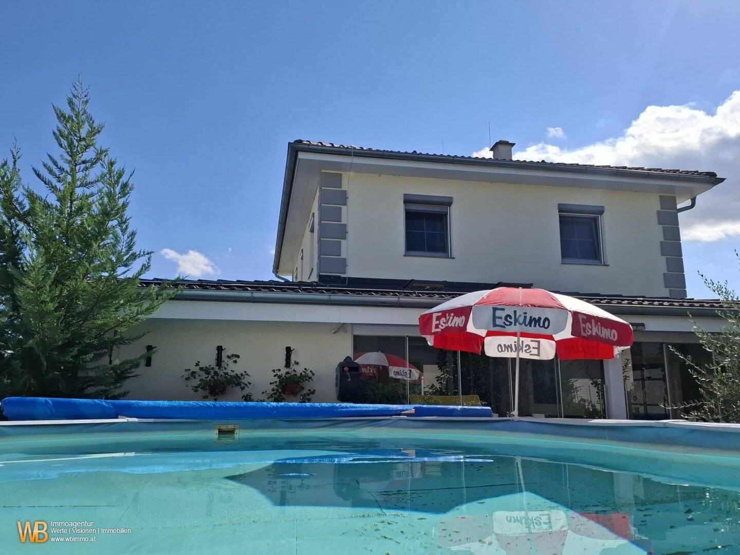 Modernes Energiesparhaus in Ruhelage mit Pool, ganztags sonnig