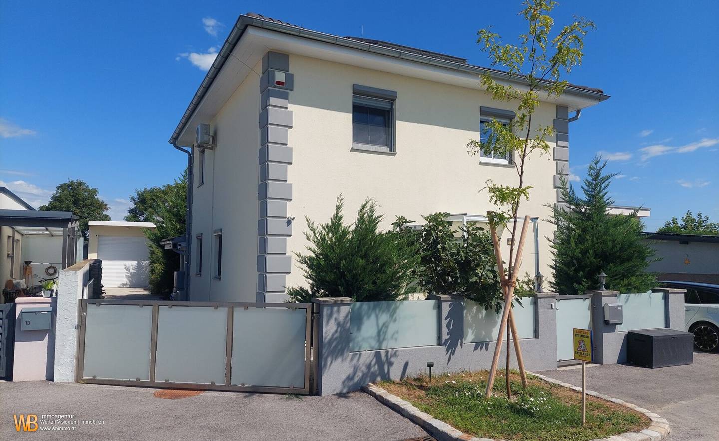 Modernes Energiesparhaus in Ruhelage mit Pool, ganztags sonnig