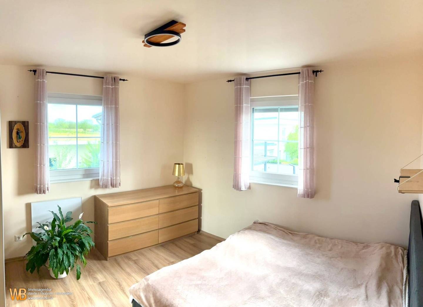 Modern energy-saving house in a quiet location with pool, sunny all day
