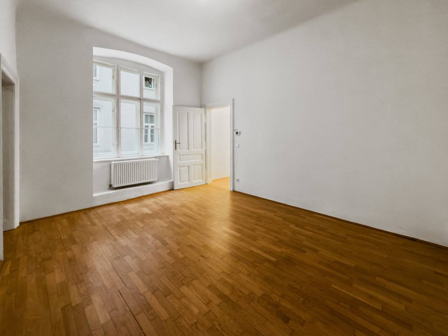OLD BUILDING. QUIET. ALSERGRUND. - Well maintained 2-room apartment between urban Vienna and a quiet courtyard.