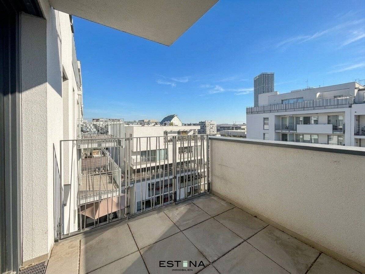 Family apartment with 2 balconies and storage room near the Donau Zentrum