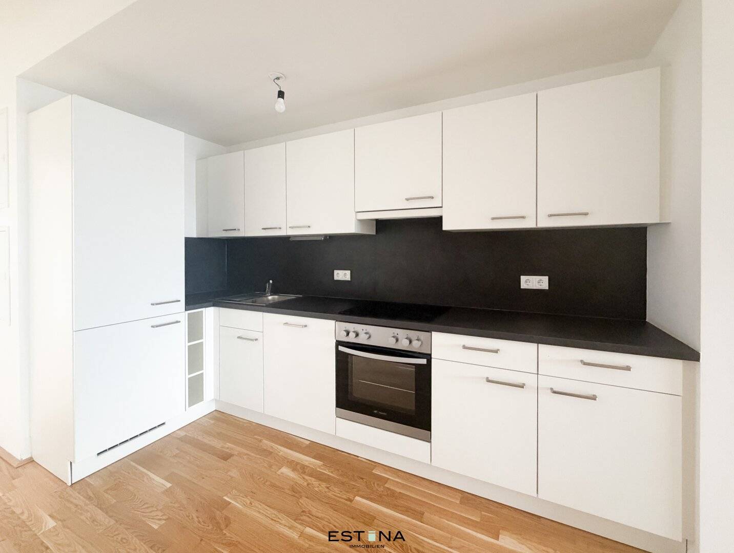 Family apartment with 2 balconies and storage room near the Donau Zentrum