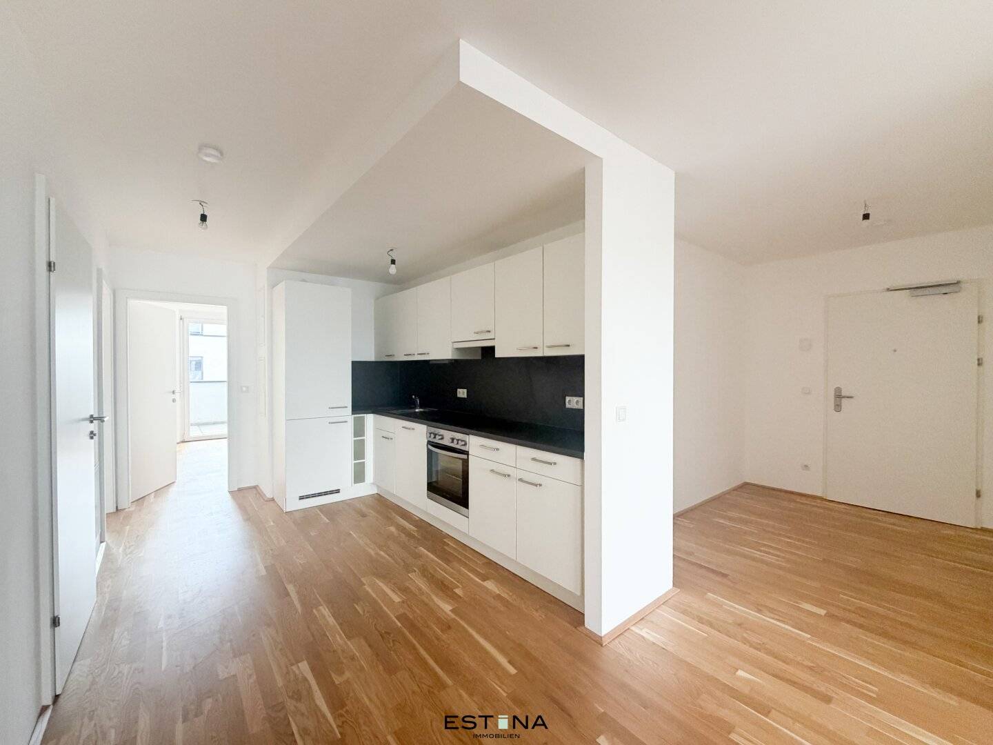 Family apartment with 2 balconies and storage room near the Donau Zentrum