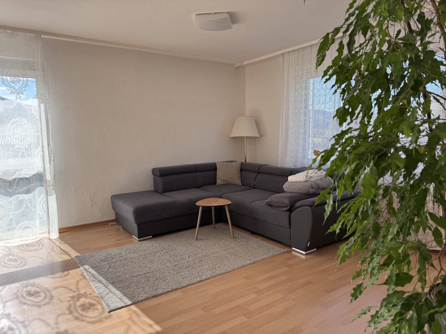 Well maintained, very well laid out 79 m² rental apartment (2.5 rooms) incl 1 parking space and optional garden use* – only € 600 monthly