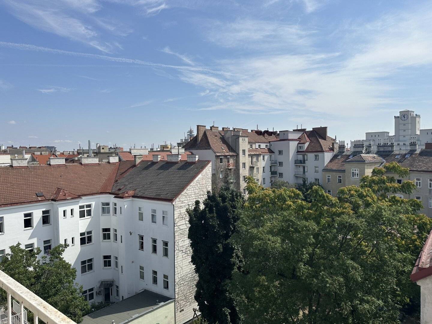 Pure distant view over the roofs of Vienna, 3 minutes on foot to U1 Reumannplatz