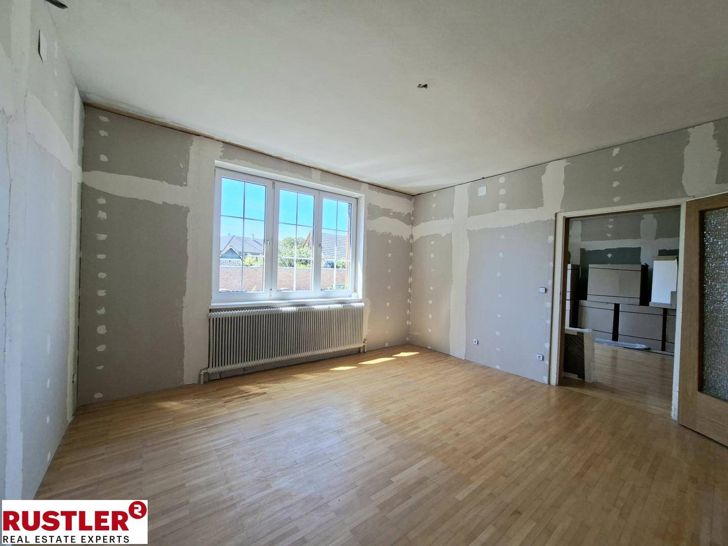 Großzügiger Garten und Nebengebäude Familienwohnung