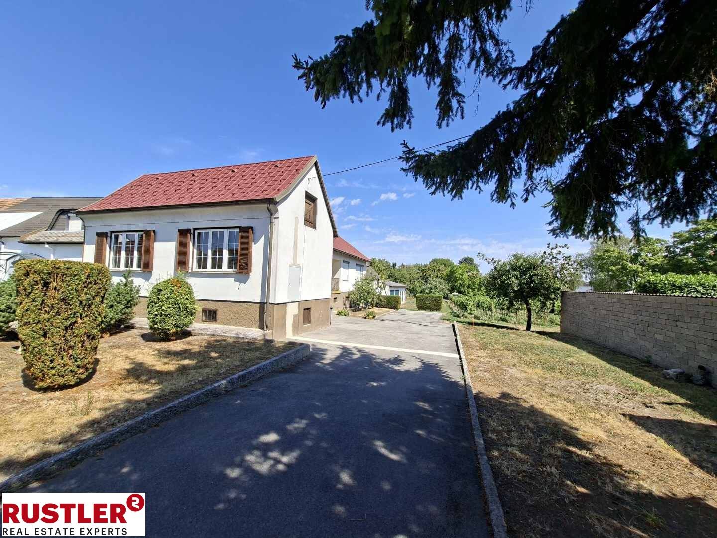 Großzügiger Garten und Nebengebäude Familienwohnung