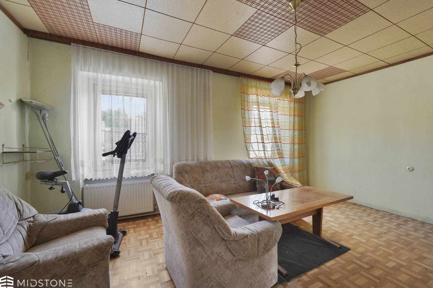 Family home with large garden and lots of potential in a quiet location