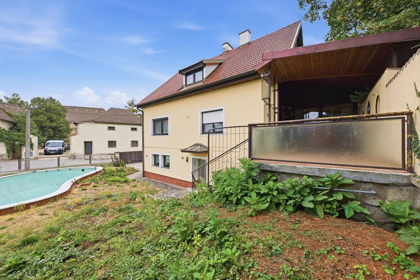 Family apartment with garden and excellent connections