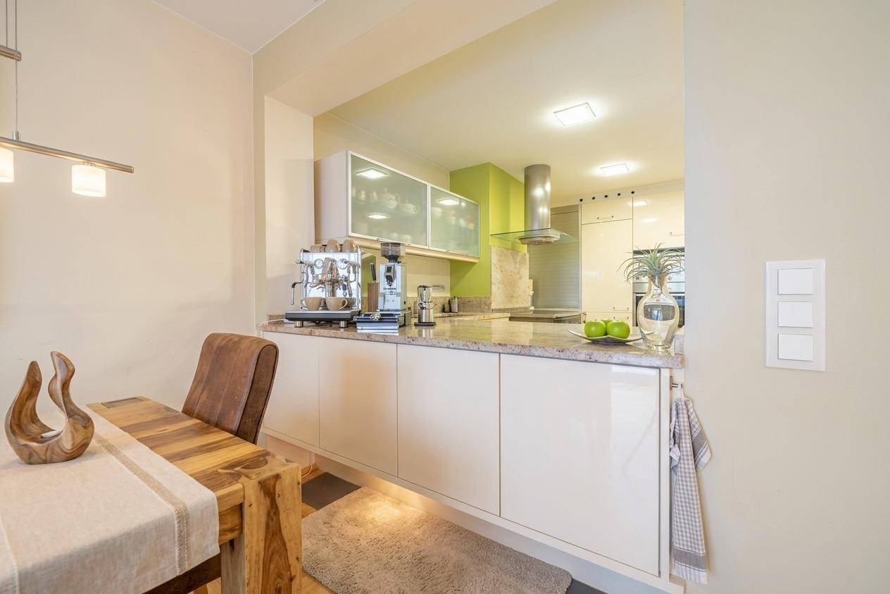 Spacious family apartment with garden and flexible attic level