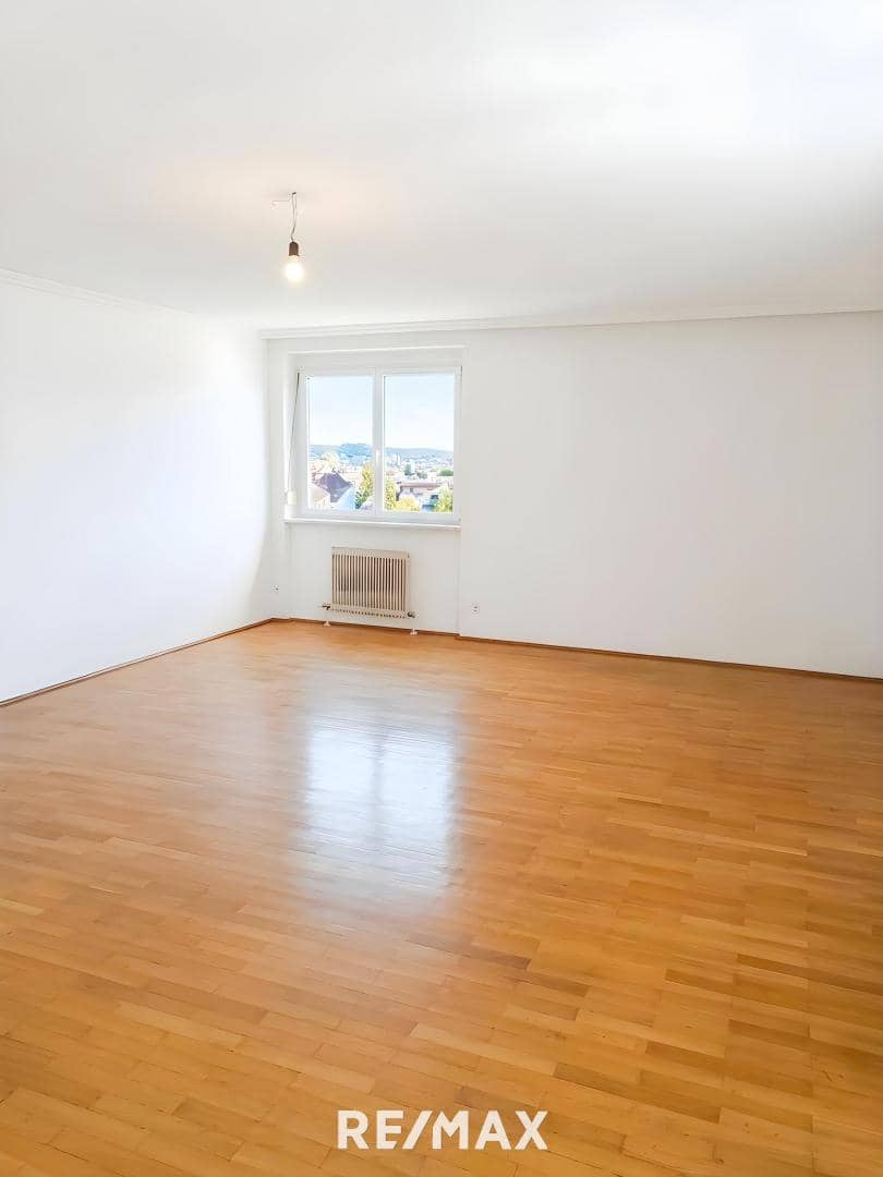 Renditestarke Wohnung mit Loggia und Parkplätzen