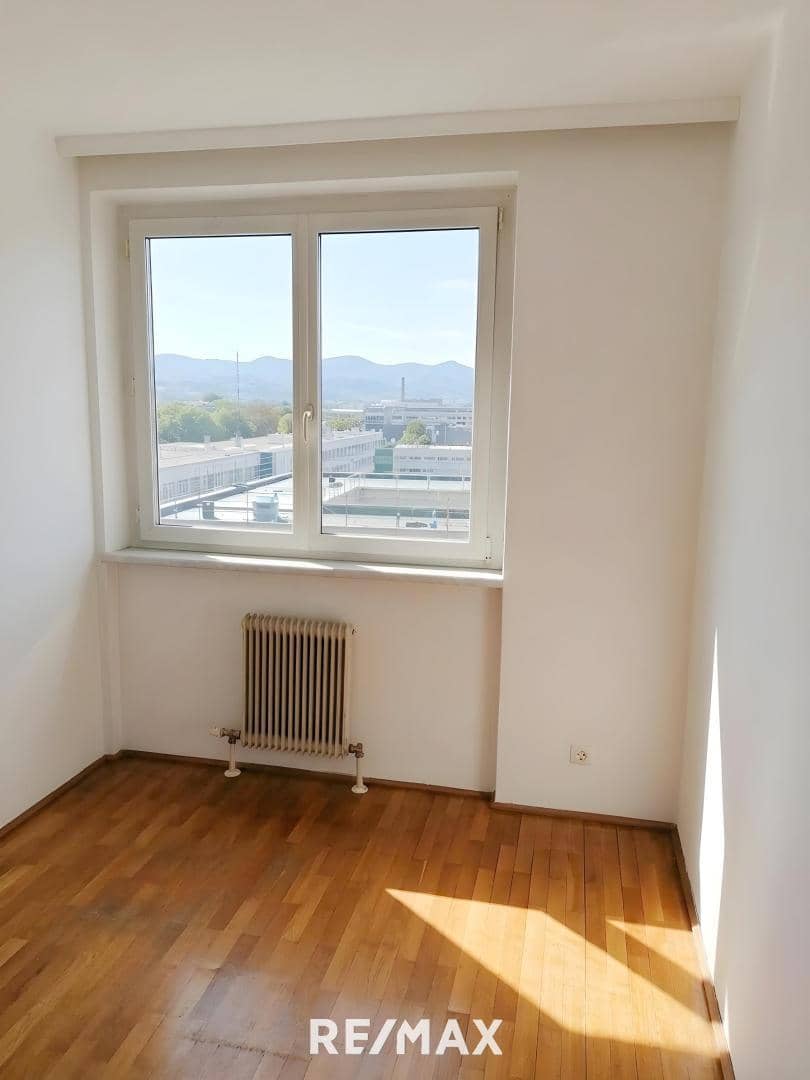 Renditestarke Wohnung mit Loggia und Parkplätzen