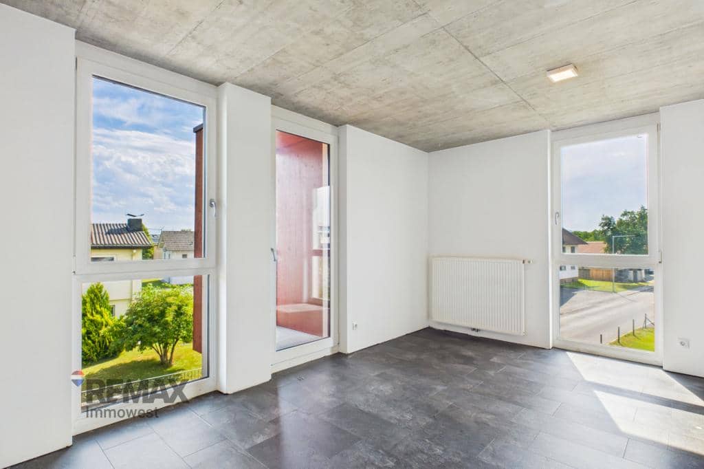 Apartment with private garden and carport included