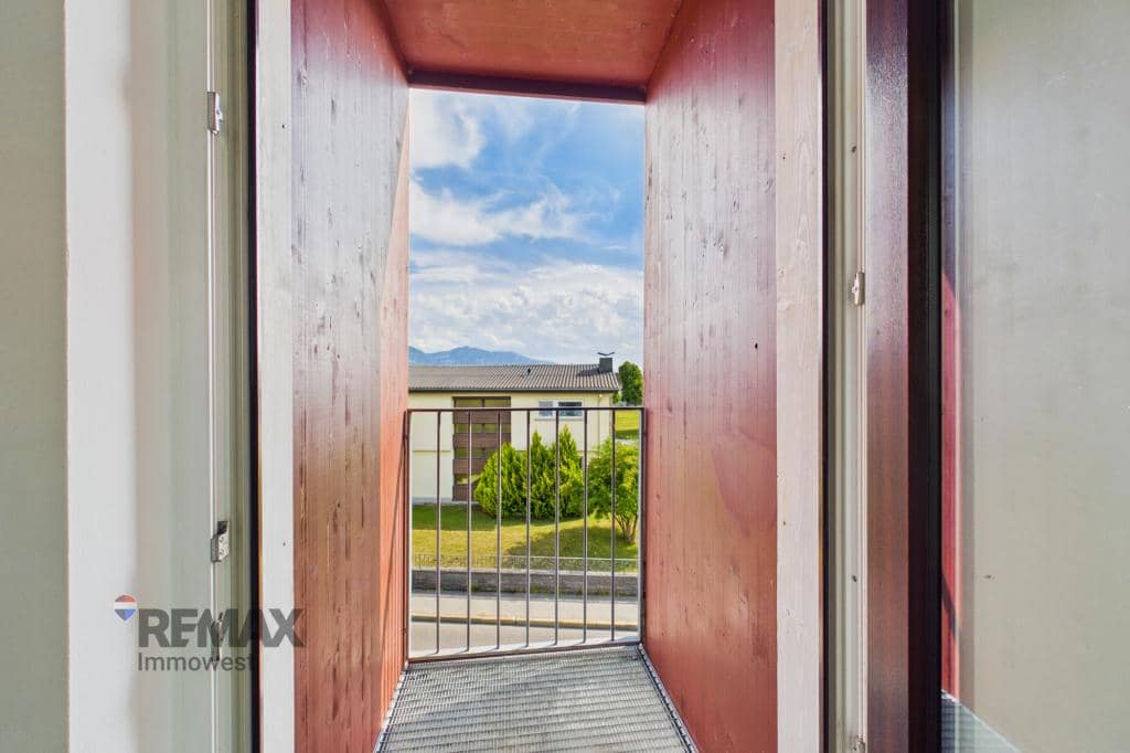Apartment with private garden and carport included