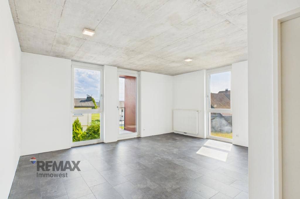 Apartment with private garden and carport included