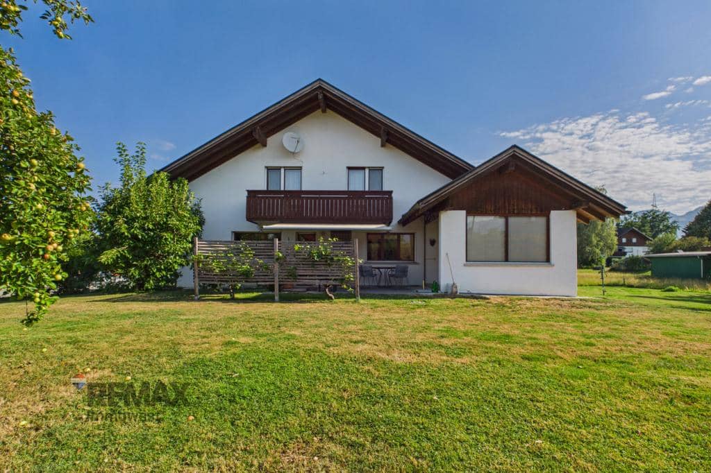 Sunny family apartment with large garden