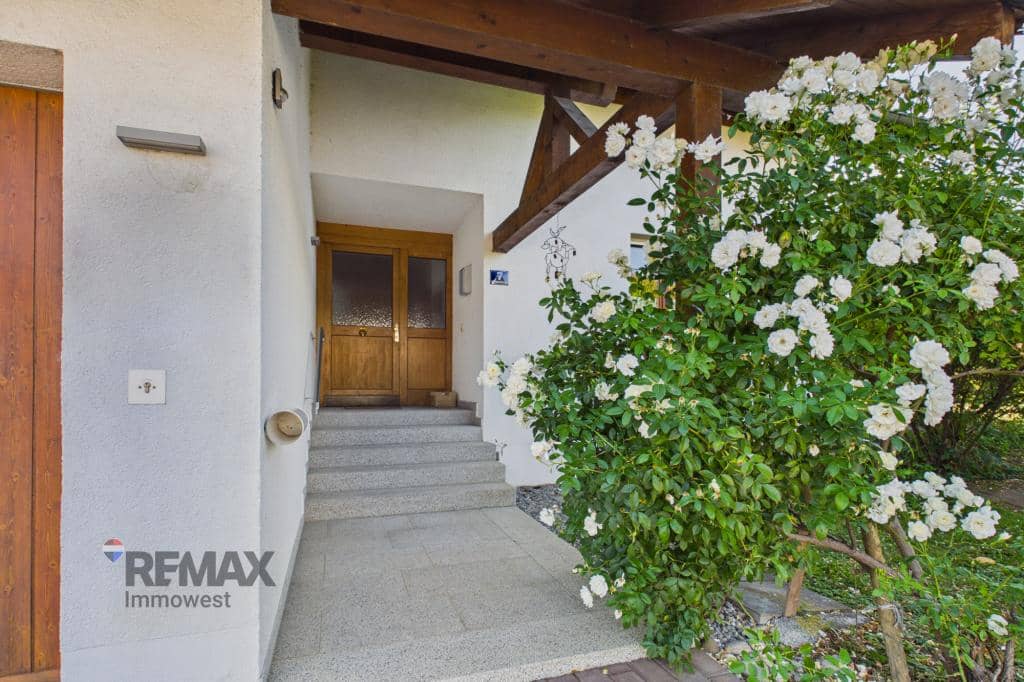Sunny family apartment with large garden