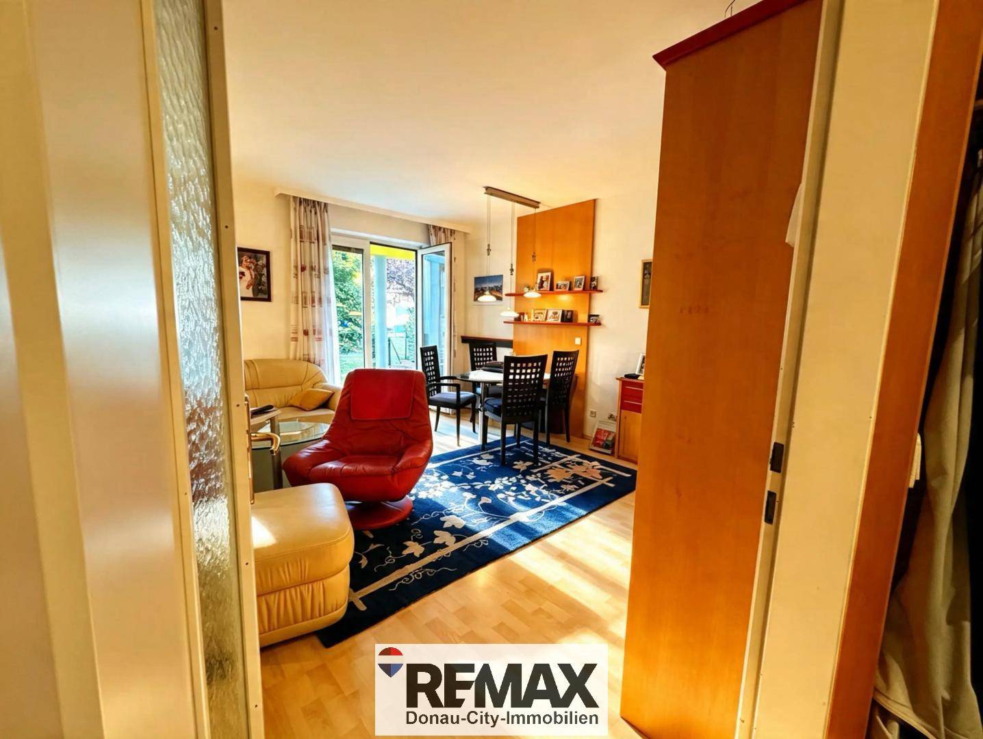 Ground floor apartment with private garden near lake