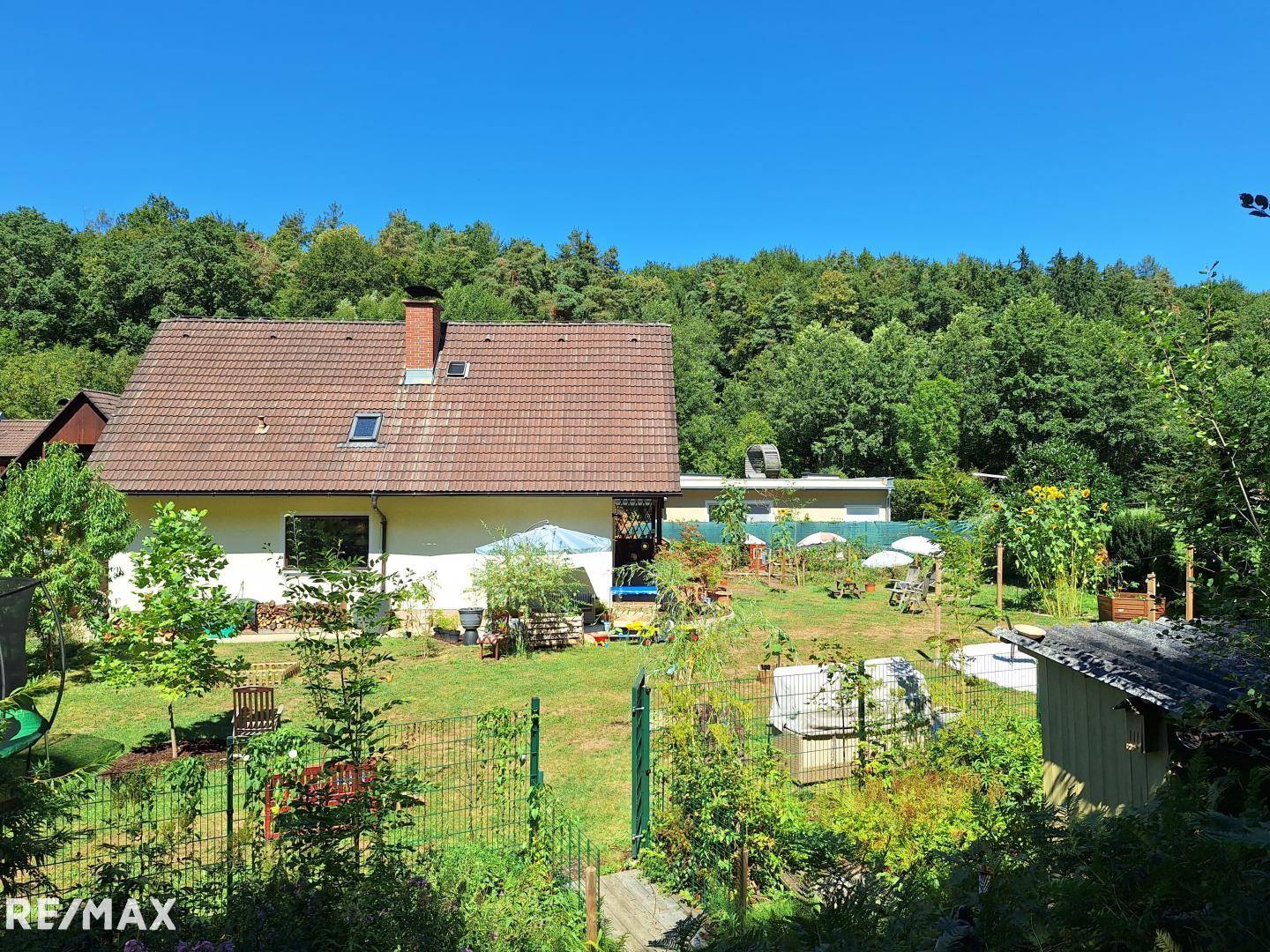 Naturnahes Wohnen mit großem Eigenwald Familienwohnung