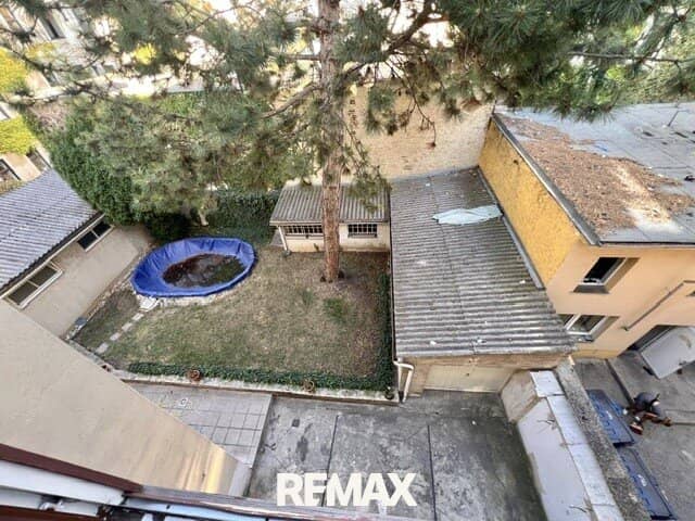 Apartment package - 21 rooms, tenement house with potential for adding floors