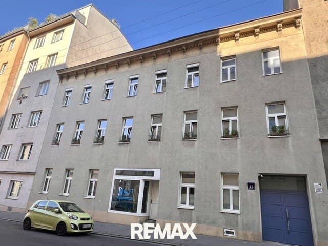 Apartment package - 21 rooms, tenement house with potential for adding floors