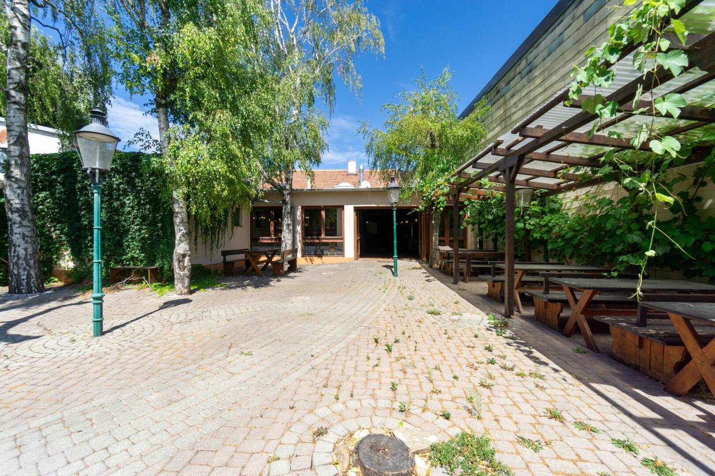 Gastgarten im Innenhof