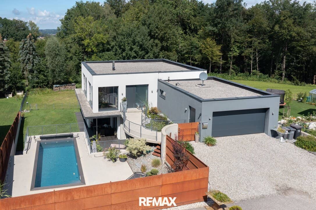 STEYR | CHRISTKINDL – Hochwertiges Designerhaus mit Swimmingpool, Garten, Terrasse &amp; Doppelgarage